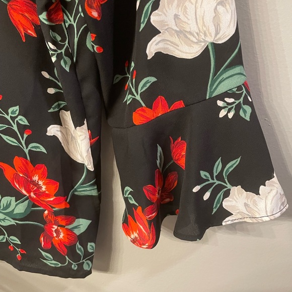 Old Navy Ruffled Georgette Floral Blouse - Picture 4 of 4